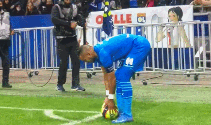 土媒：桑乔已经抵达土耳其，并和费内巴切高层商谈了转会事宜（土耳其媒体：桑乔已抵土，与费内巴切高层洽谈转会）